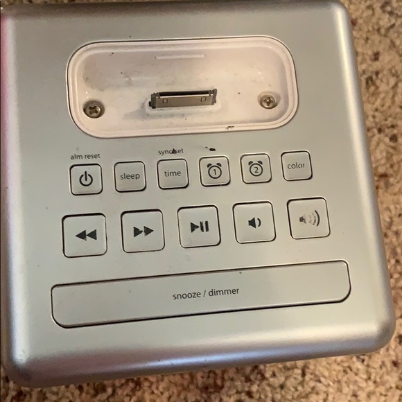 Color changing IHome - Picture 7 of 8